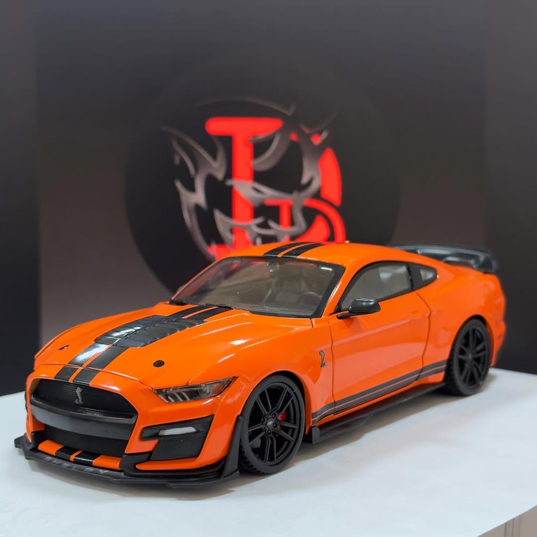 1:24 Ford Mustang Shelby GT500 Alloy Die-cast Model Car