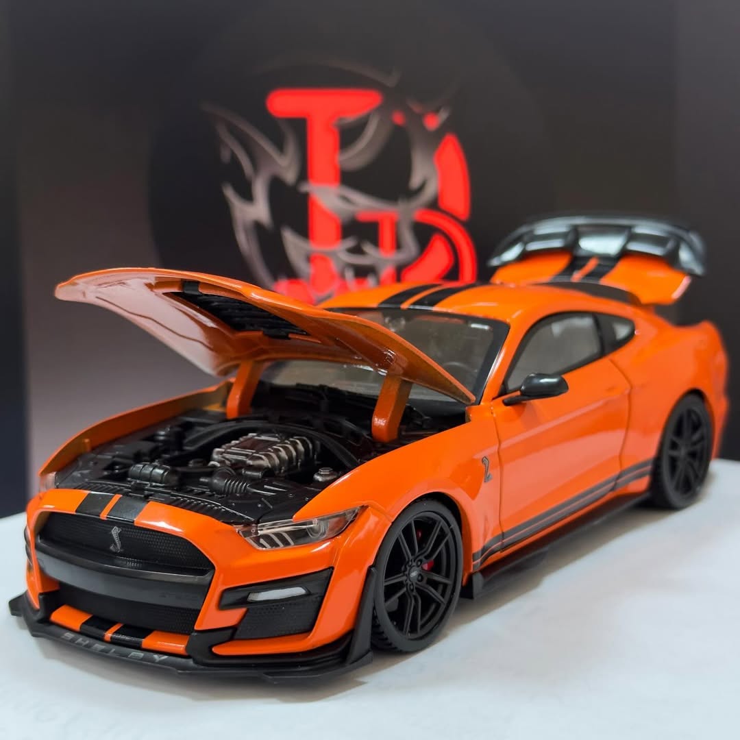 1:24 Ford Mustang Shelby GT500 Alloy Die-cast Model Car