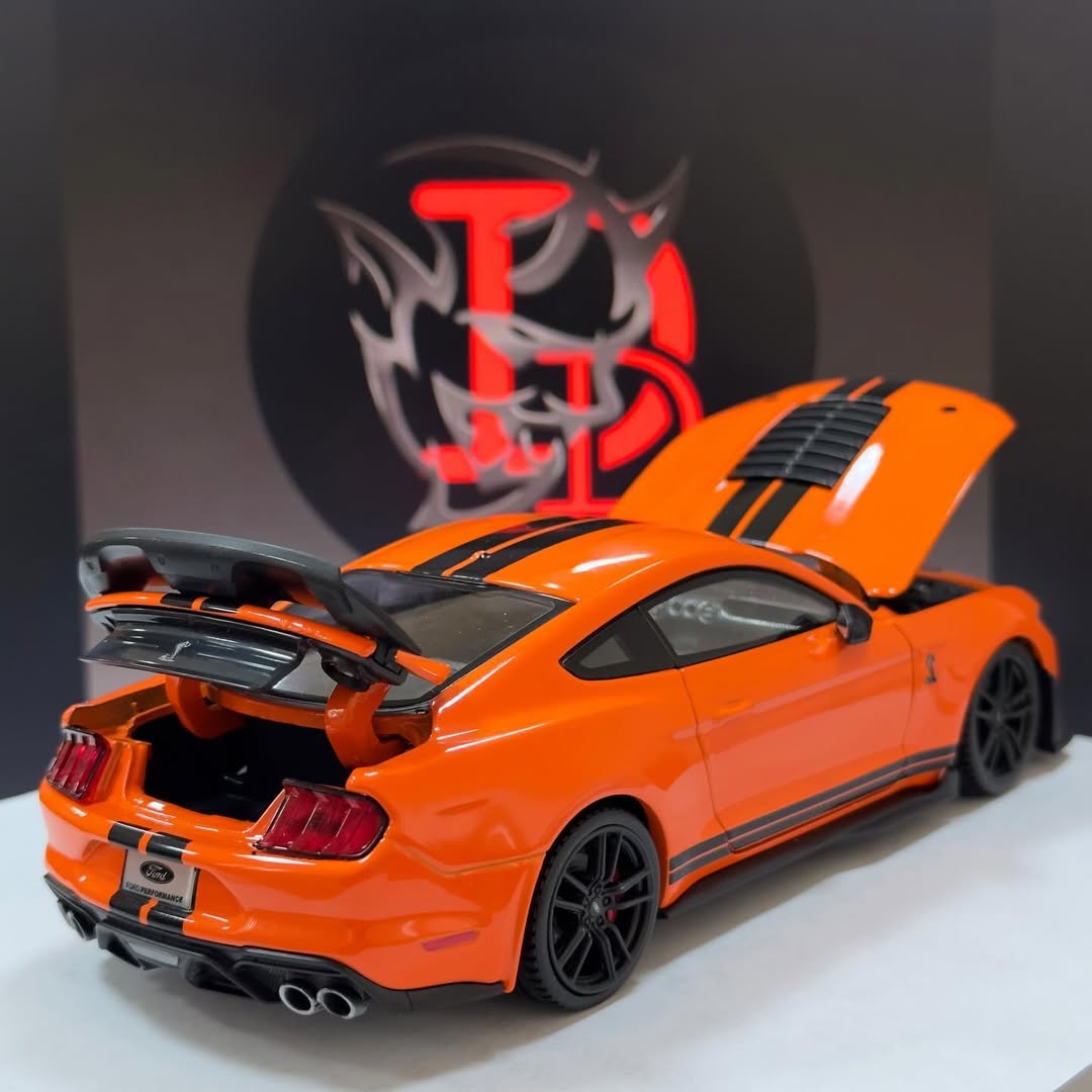 1:24 Ford Mustang Shelby GT500 Alloy Die-cast Model Car